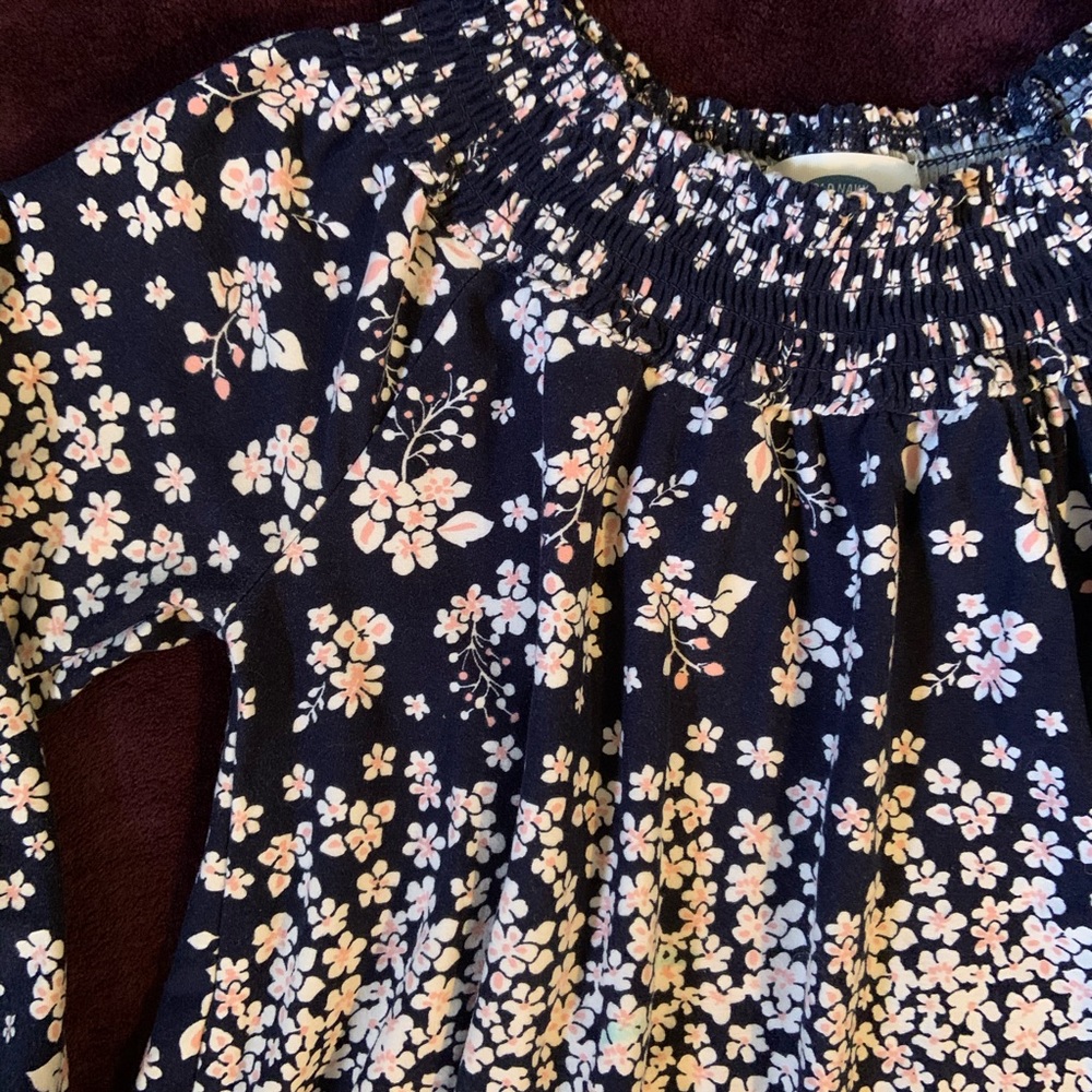 Girls size S 6/7 navy floral top